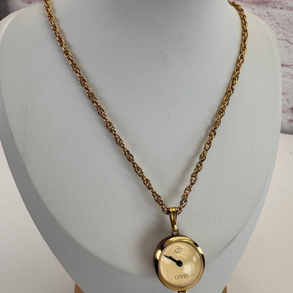 Vintage Gucci Hand-Wound Pendant Watch Necklace Red Green Enamel Swiss - Picture 2 of 9